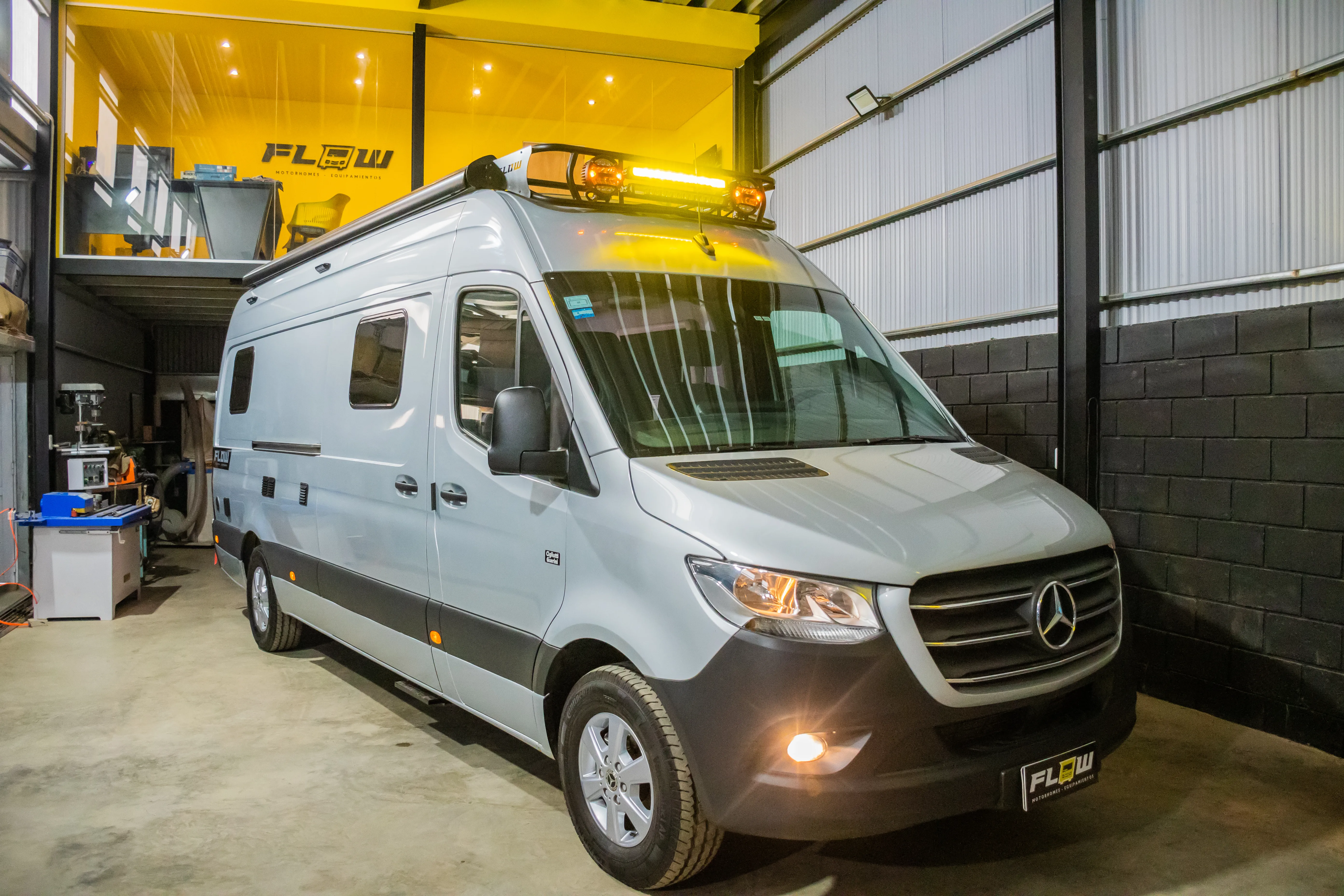 Logo Flow Motorhomes