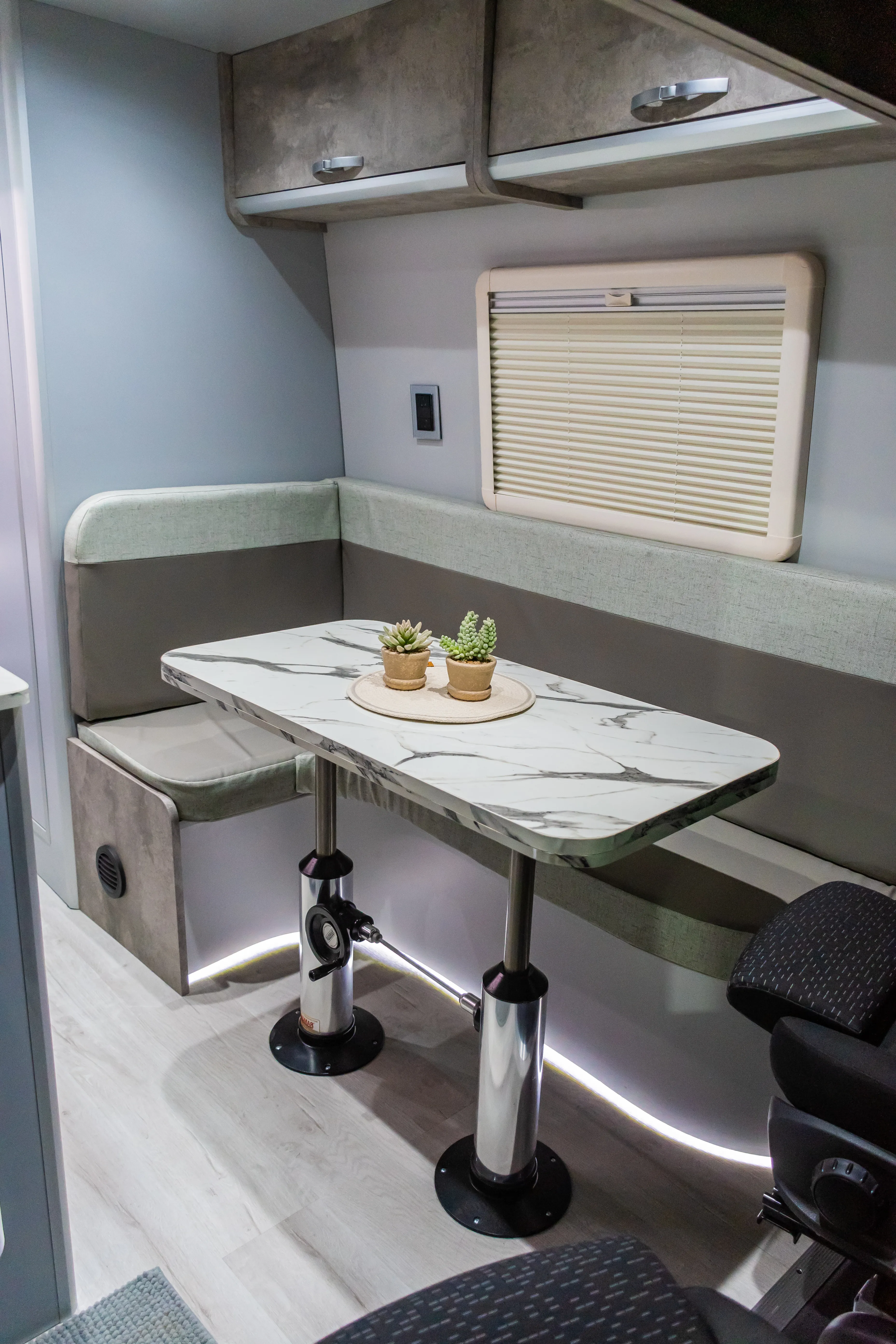 Salón Interior con Iluminación LED